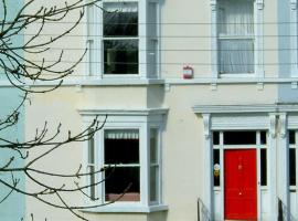 Claremont House, hotel em Dún Laoghaire