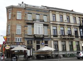 Hotel de la Gare Aalst، فندق مع موقف سيارات في آلست