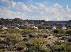 Feel Nomad Yurt Camp, rantatalo kohteessa Ak-Say