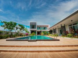 Lotus Lake View, hotel com piscina em Ban Bua