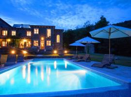 Villa Bazjaki - Beautiful stone villa in Istria with private pool โรงแรมในLivade