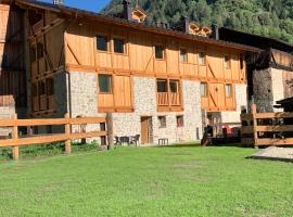 Camelot Luxury Houses Horses, apartman u gradu 'Pellizzano'