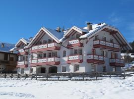 Casa Azzurra, hotel em Pozza di Fassa