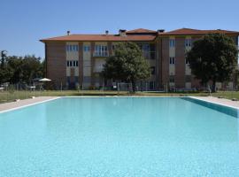 Residence Il Piviere app 7 with private garden, hotel na praia em Calambrone