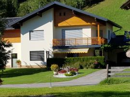 Haus Obermoser, hotel v destinaci Dellach im Drautal