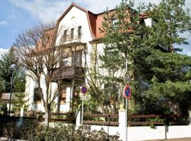 Pension Christa, hotel v destinaci Weißenfels