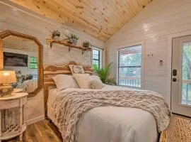 Romantic Broken Bow Cabin w/ Jacuzzi & Fire Pit!