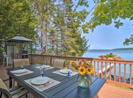 Gorgeous 3-Season Lakefront Escape with Private Dock, hotel in Indian River