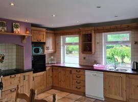 Contractor Accommodation Antrim, villa em Aldergrove