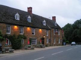 The George Inn، فندق في Lower Brailes