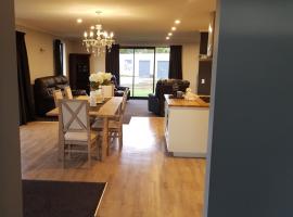 The Blackhouse Guesthouse, beach rental in Hokitika