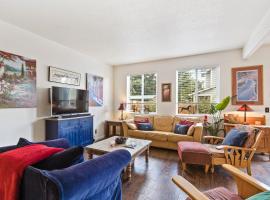 Beautifully Updated Sandpoint Townhome, hotel v destinaci Sandpoint