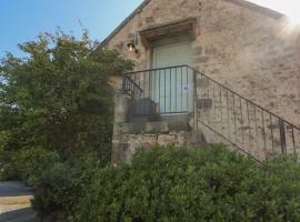 The Coach House, cottage in Pembroke