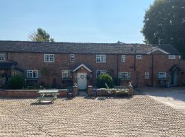 Bank Farm Cottages, hotel in Nantwich