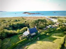 Grande Maison, les pieds dans l'eau, Vacances Bord de Mer (50m de la plage).