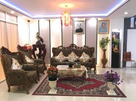 Khairul International Hotel, hotel em Pābna