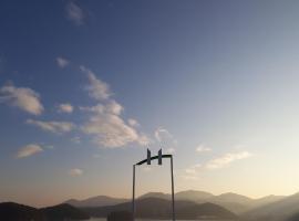Tongyeong Bridge Hotel, hotel v destinaci Tchongjong