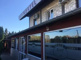 Hostel Grof, hotel v destinaci Mrčajevci