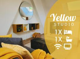 Yellow Studio, hôtel à Mons près de : S.H.A.P.E.