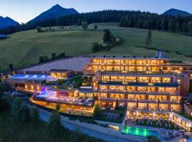 Tratterhof Mountain Sky Hotel, hôtel à Maranza