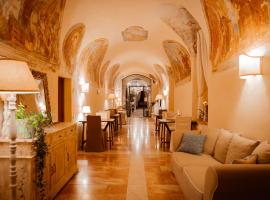 Relais Convento Santa Croce, hotel u gradu 'SantʼAnatolia di Narco'