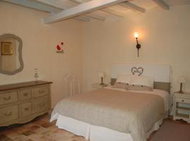 La Grange Dîmière, près de Tours, hotel in Saint-Genouph