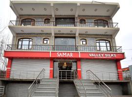 Hotel Samar, hotell i Srinagar