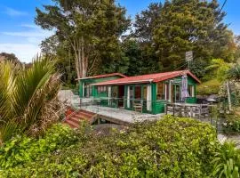 Pohutukawa Cottage - Matakana Holiday Home