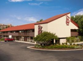 Red Roof Inn Detroit - Dearborn-Greenfield Village, ξενοδοχείο για ΑμεΑ σε Dearborn