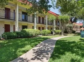 Red Roof Inn PLUS+ Dallas - Addison