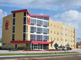 Red Roof Inn & Suites Beaumont, pet-friendly hotel in Beaumont