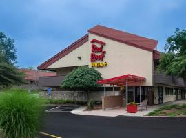 Red Roof Inn PLUS+ West Springfield, hotel cerca de Aeropuerto de Westover ARB/Westover Metropolitan - CEF, Springfield