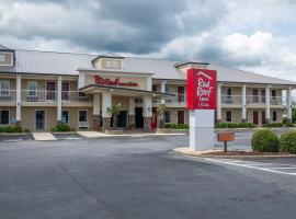 Red Roof Inn & Suites Calhoun, cheap hotel in Calhoun