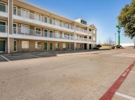 HomeTowne Studios by Red Roof Dallas - Mesquite, hotel with parking in Mesquite