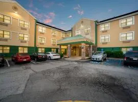 HomeTowne Studios by Red Roof St. Louis - Airport/N Lindbergh