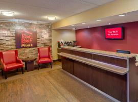 Red Roof Inn PLUS+ Pittsburgh East - Monroeville, ξενοδοχείο σε Monroeville