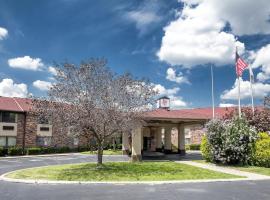 Red Roof Inn & Suites Hermitage, hotel with parking in Hermitage