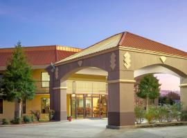 Red Roof Inn & Suites Oxford – motel w mieście Anniston