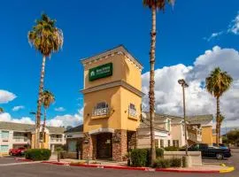 HomeTowne Studios by Red Roof Phoenix - Black Canyon Highway