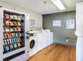 HomeTowne Studios by Red Roof Atlanta – Lawrenceville, hotel in Lawrenceville