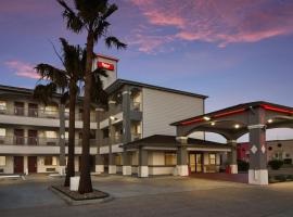 Red Roof Inn PLUS + Galveston - Beachfront, hotel in Galveston