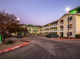 HomeTowne Studios by Red Roof Austin