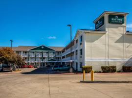 HomeTowne Studios by Red Roof Austin, hotel with parking in Cedar Park