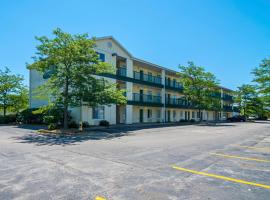 HomeTowne Studios by Red Roof Chicago - Waukegan, motel in Waukegan