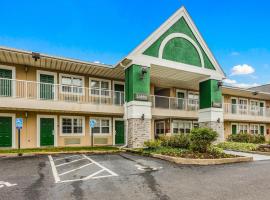 HomeTowne by Red Roof Studios Cincinnati - Sharonville: Sharonville şehrinde bir motel