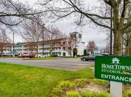 HomeTowne Studios by Red Roof Tacoma - Puyallup