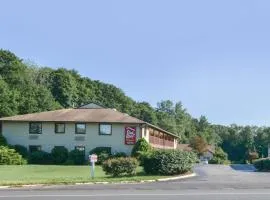 Red Roof Inn PLUS+ & Suites Guilford