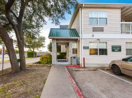 HomeTowne Studios by Red Roof Dallas - North Addison - Tollway, hotel in Addison