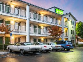 HomeTowne Studios by Red Roof Rancho Cordova, hotel with parking in Rancho Cordova