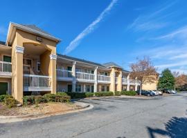 HomeTowne Studios by Red Roof - Atlanta NE - Peachtree Corners, motel à Norcross